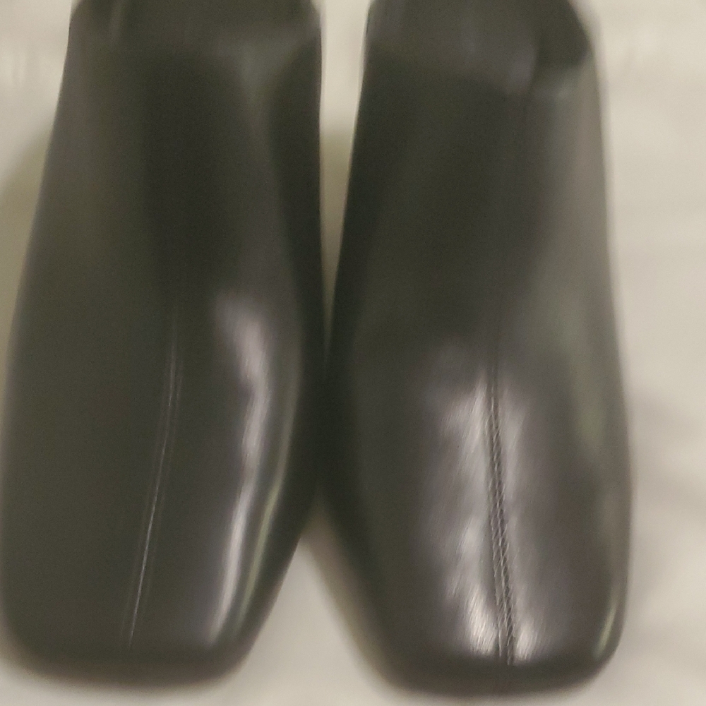 Vince Black Leather Slip-On Loafers Wedge - Picture 10 of 10